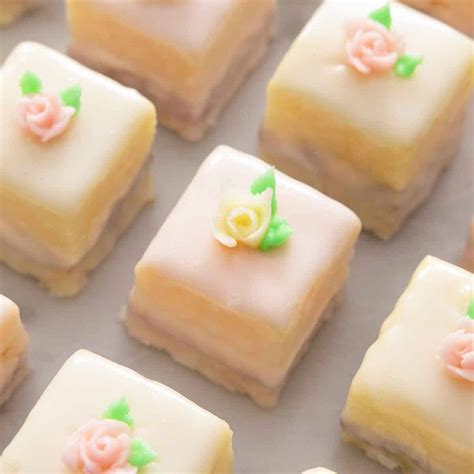 How to spell petit fours